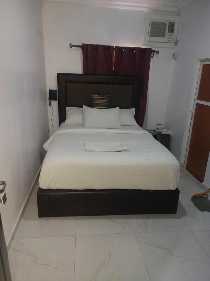 Rush Hotel & Apartments Lagos Eksteriør billede